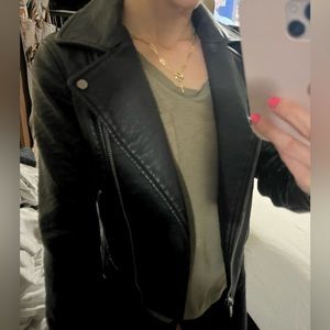 Never worn, great condition .. super cute!